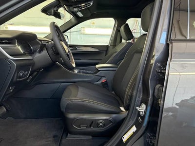 2025 Jeep Grand Cherokee L Laredo X 4x4