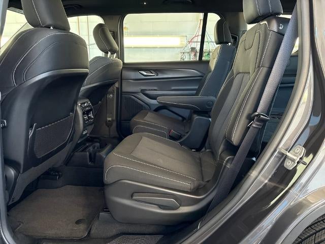 2025 Jeep Grand Cherokee L Laredo X 4x4