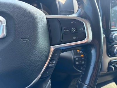 2020 RAM 1500 Laramie Crew Cab 4x4 5'7" Box