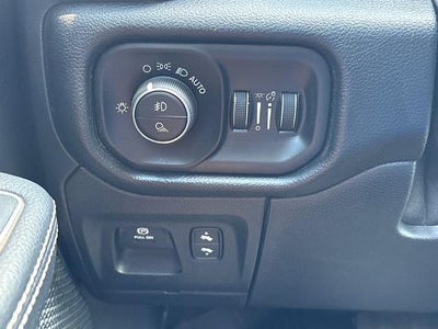 2020 RAM 1500 Laramie Crew Cab 4x4 5'7" Box