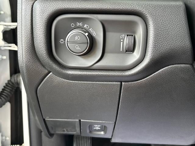 2026 RAM 2500 Black Express Crew Cab 4x4 6'4" Box