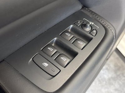 2024 Volvo XC60 Recharge Plug-In Hyb Core Dark Theme