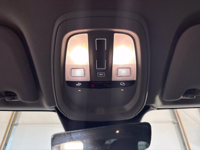 2024 Volvo XC60 Recharge Plug-In Hyb Core Dark Theme