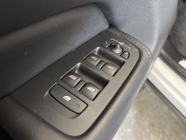 2024 Volvo XC60 Recharge Plug-In Hyb Core Dark Theme