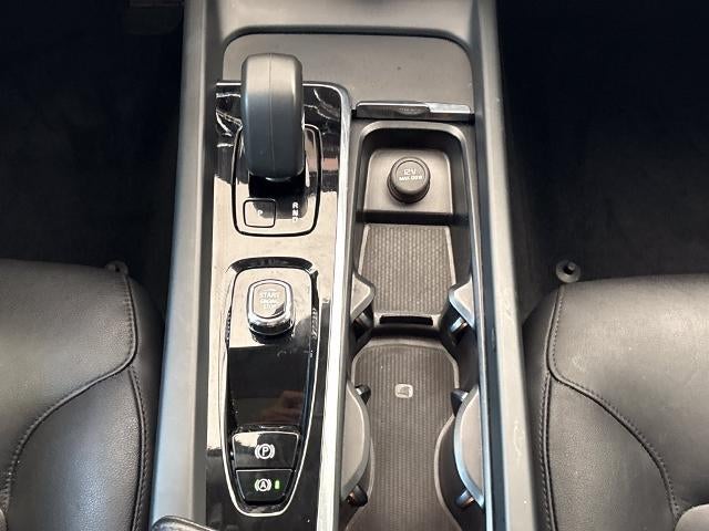 2024 Volvo XC60 Recharge Plug-In Hyb Core Dark Theme