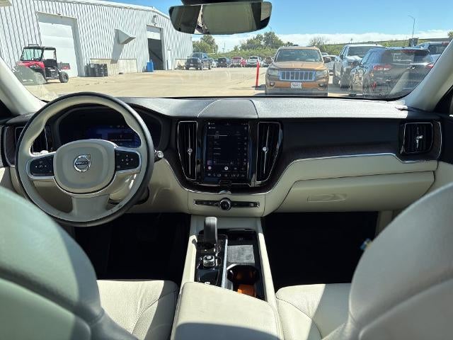 2022 Volvo XC60 Momentum