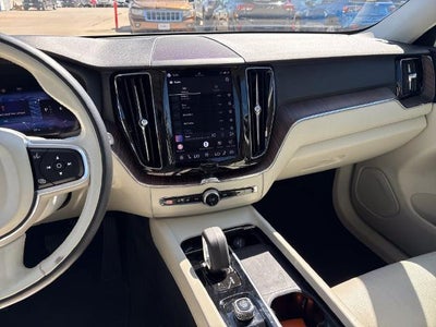 2022 Volvo XC60 Momentum
