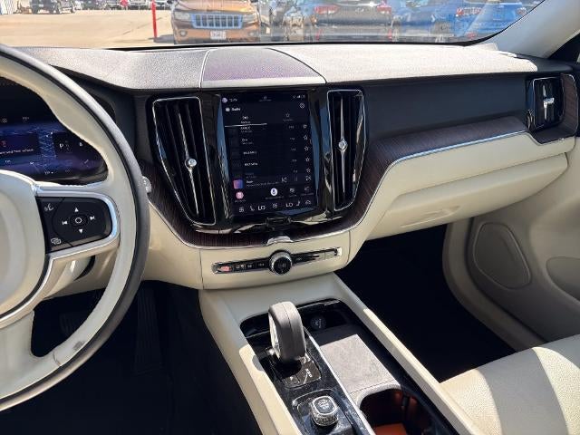 2022 Volvo XC60 Momentum