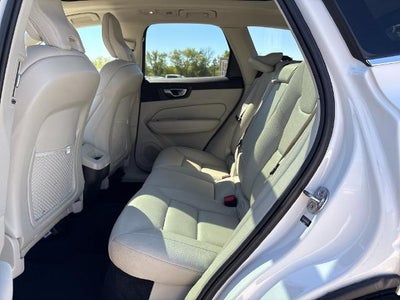 2022 Volvo XC60 Momentum
