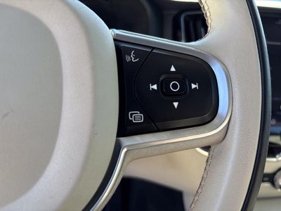 2022 Volvo XC60 Momentum