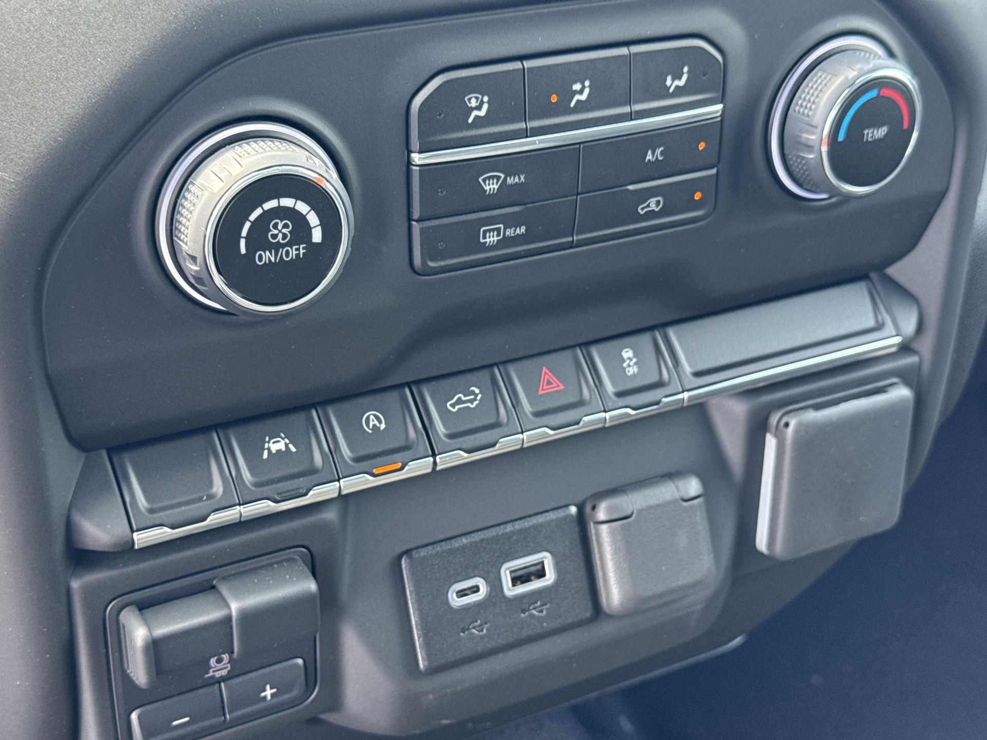 2025 Chevrolet Silverado 1500 Custom