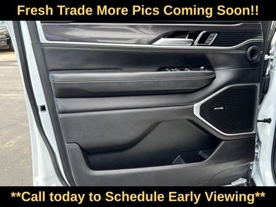 2023 Jeep Wagoneer Base