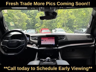 2023 Jeep Wagoneer Base