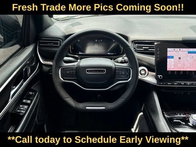 2023 Jeep Wagoneer Base