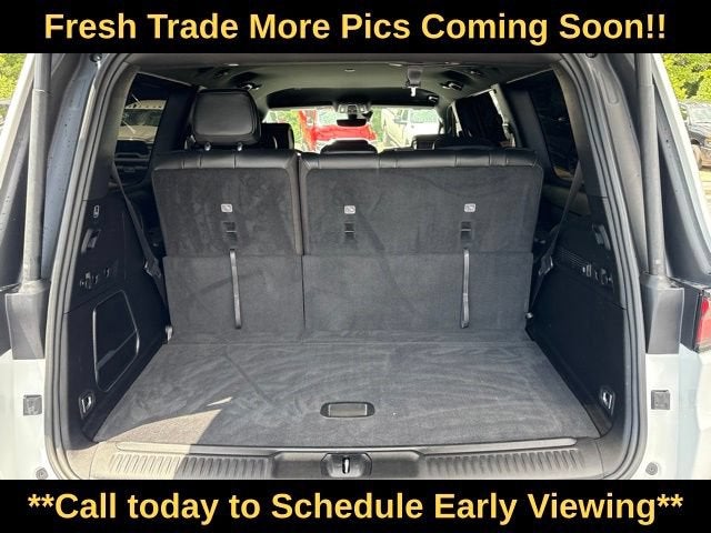 2023 Jeep Wagoneer Base