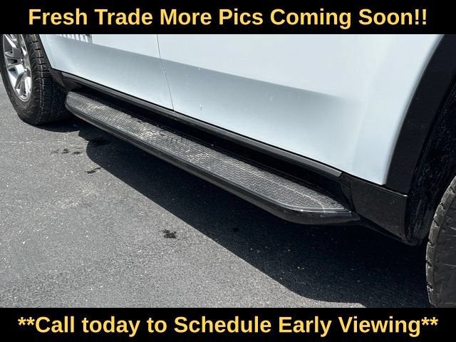 2023 Jeep Wagoneer Base