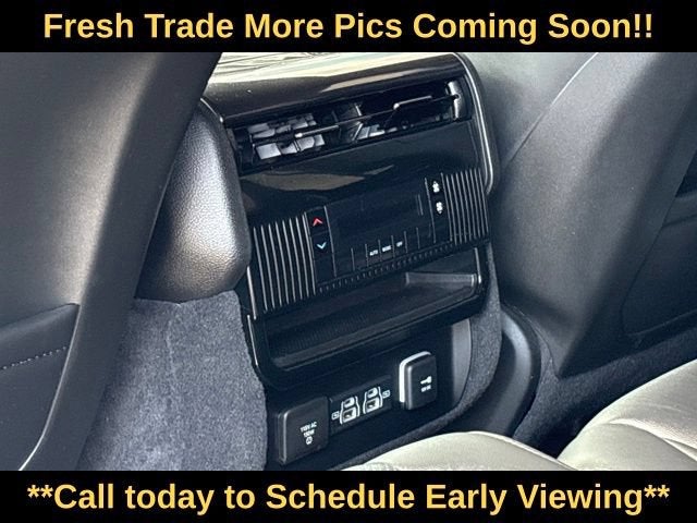 2023 Jeep Wagoneer Base