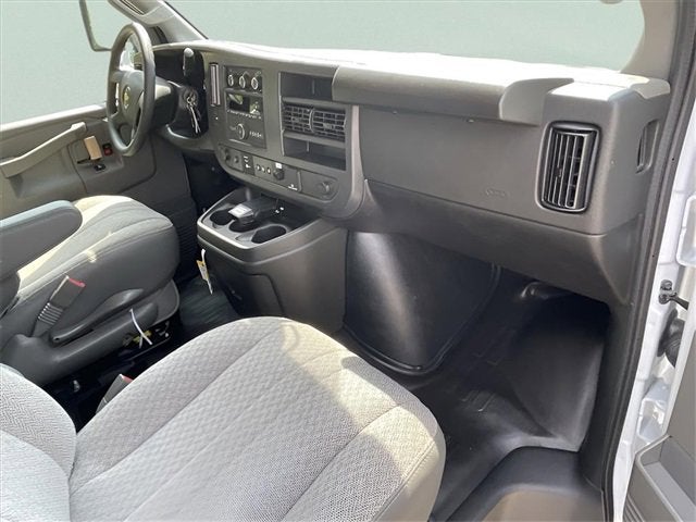 2025 Chevrolet Express Cutaway 3500 1WT