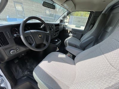 2025 Chevrolet Express Cutaway 3500 1WT