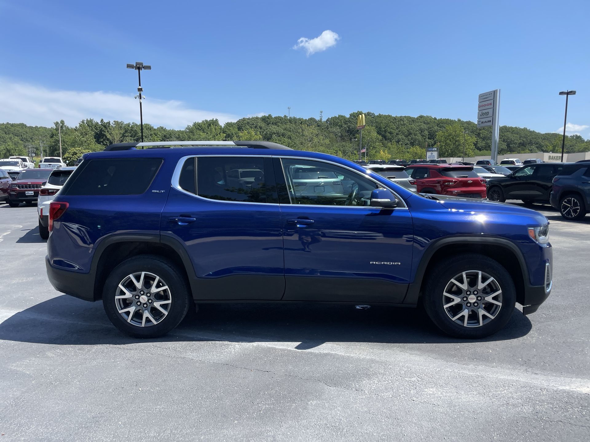 2023 GMC Acadia SLT