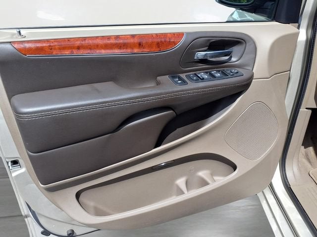 2015 Chrysler Town & Country Touring-L