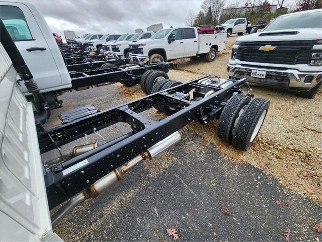 2025 Chevrolet Low Cab Forward 5500 XG Base